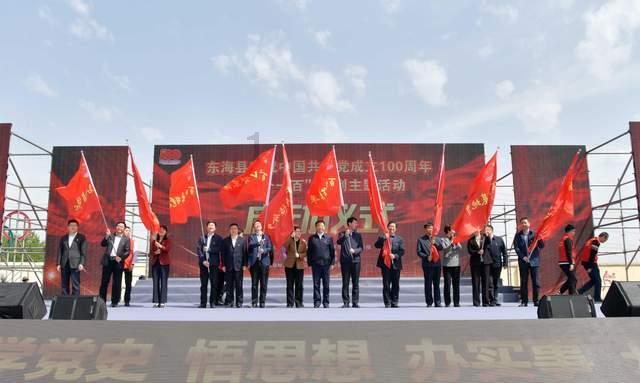 学校把运动手环没收后还打骂学生违法吗？